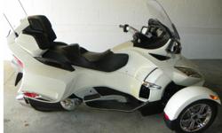 Excellent condition Can-Am Spyder Limited edition!&nbsp; This thing has all the bells and whistles.&nbsp; Runs Great and Looks Great! Not a scratch or a blemish!&nbsp; Extra options include Factory CB and intercom system, Removable back rest, Floor