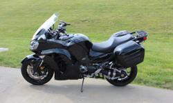 like new 2013 Kawasaki Concours 1400 ABS.
The bike has no damage of any kind and is truly like new.
It has just over 2000 miles on it and just had a oil change with new filter done.
Tires are in excellent shape.
Has heated hand grips.
ABS, traction