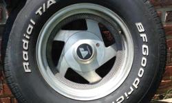 15" Wheels and tires used on a GM vehicle, four 5 lug wheels, five tires with&nbsp;one for a spare. Both wheels and tires in good condition.
&nbsp;