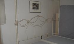 King Size iron bed frame canopy frame
Creme/ Taupe color $50.00 obo
Light Weight
Excellent condition