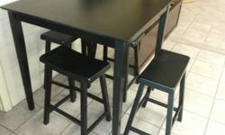 FURNITURE BY ASHLEY&nbsp;
BLACK , TABLE AND 4 PUB CHAIR
CAN DELIVER --