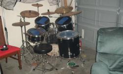 5 piece starion black and chrome, hi hat stand with no cymbals Email scott@livinusa.com