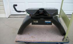Reese Elite 25K fifth wheel hitch, drop in bed type, like new.&nbsp; The hitch cost $1,850.00, will sell for $700.00.&nbsp; PLEASE NOTE: The rails are not included.
The buyer pays all shipping costs.