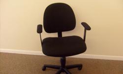 6 black office chairs in great condition
5 of them have arms and 1 doesn't
originally distributed by metro systems inc.
Great for home office, waiting rooms, computer labs etc.