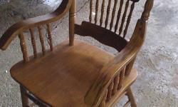 wood dinning room, good condition with 6 chair it could become round table or oval