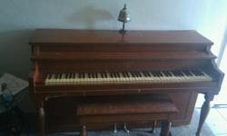 Huntington New York upright piano with open top bench, would have to move yourself. Is in working order all keys work. $150 OBO
Used condition check pics