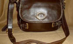 Aigner Brown Leather Handbag - EXCELLENT condition! Looks like it's never been used. This one is AWESOME! Med. size bag perfect for every day. Lots of inside compartments... a really great find!
PayPal or Google Checkout accepted. I have a 100% seller