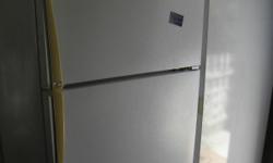 Amana Fridge / Freezer.
Model # TX21VW
Large fridge area. Front door with is approximately 32 1/2"
Has been used only as an over flow freezer for the past 2 years.
Purchase full size freezer so no longer required.
Very good working order.
Estimating about