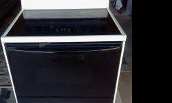 Amana&nbsp;4&nbsp;burner flat surface stove.&nbsp; Great working condition and very clean.&nbsp;Self cleaning,&nbsp;&nbsp;Located in Mesa.&nbsp;