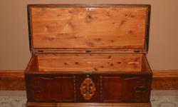 antique cedar chest 40"wX 23"h X 17.5 d..Lane cear chest or blanket chest, made by the Lane co. in Altavista, VA. dates 1920, 1950s There is no key for lock.