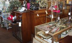 Thirty Year old Antique, Household Decorations, and Gift Store business located in the center of Oakdale on 500&nbsp; East "F" Street will liquidate entire inventory by Public Auction on Saturday, September 22, 2010 at 12:00 PM.
&nbsp;