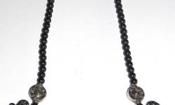 AVON NECKLACE
Pre-Owned
Great Condition
Hangs 9.5 inches
Black and silver-tone beads, great necklace for casual or dressy outfits.
This item is currently on auction and to view the status please click on or copy and paste the link to your browser. I would