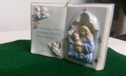 Madonna and Child Inspirational Plaque Ornament.&nbsp; Beautiful addition to and Christmas decorating.&nbsp; Collector item.
If shipped, please add $4.95