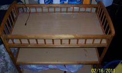 ~ Light Brown Wood
~ Like New
~ Was only used to store the diapers and wipes on