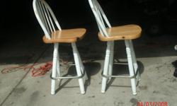 Two swilvel bar stools White and wood grain. Picture inclosed
call 317-222-4983 or 317-691 1934
Southport area