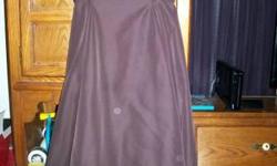 FROM DAVID'S BRIDAL ONLY WORN 1 TIME LIKE NEW...Chocolate BROWN LONG FORMAL BRIDESMAID OR PROM GOWN...COMES FROM A PET AND SMOKE FREE HOME....
PLEASE TEXT 702-720-6866 YOU CAN ALSO CALL @ 702-359-0506
**This sleeveless high fashion stunner features a