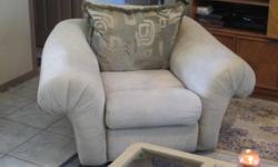 Beautiful & Ultra Comfortable Living Room Chair in Great Condition @ Only $150.00 OBO
Living Room Chair?Ultra Comfortable! The nice off white neutral color makes it perfect for any room.
Call Jerry at 239-430-2628 or email: jerry@jerryandtatiana.com
Note: