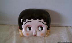 Betty Boop 8" MASK Ceramic Vandor Classic Full Face MIB. This Bettey Boop item is in excellent condition
Shipping and handling in the U.S.A. $15.00