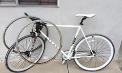 Vilano for Teenagers boys bicycle in good shape white color with 2 spare tires, one speed and one brake
&nbsp;Vilano is a very good brand. The bicycle is light made of aluminum and combined with the thin tires it becomes a Fast bicycle good to ride in the