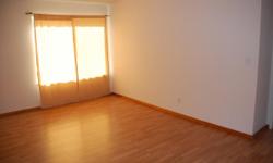 Big master bedroom for rent. Include privet bathroom and two closets total 280sqft, clean; new painting; new laminate floor. Ask $580.00 plus $75.00 for one person utilities. Located on 3009 Brisbane Court, Sacramento, CA 05826.