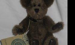 Humboldt plush Boyds Bear
Golden Teddy Award winner
style #5840-05
approximately 6 inches high
issued 1996, retired 2002
Comes with hang tag which has name written on the front.
In great condition and displayed in a non-smoking home.
If you are interested