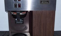Used Bunn 12-Cup 2 warmer coffee brewer.
Works good
Sells for 230.00 - 250.00 on internet
The Bunn 12-Cup Pourover Commercial Coffee Brewer with 2 Warmers uses a patented brewing system with a reservoir to hold water at the optimum brewing temperature and