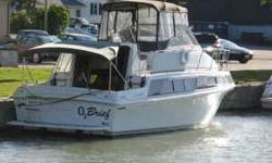 1996
This is a much sought after family cruiser with reportedly the most usable space Carver has ever put into this size boat. This was the last year of the classic style with teak interior. It is great as a stay aboard weekender or perfect for long