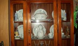 BROYHILL CHINA CABINET WITH LIGHT- AND HAND MADE CHINA FROM GERMANY TO GO WITH IT-- SEVERAL PIECES, GRAVY BOWL, SERVING TRAY, CREAMER, SUGAR BOWL, PLATES, CUPS , SAUCERS-TWO MANY ITEMS TO MENTION. SEE TO APPERCIATE.
DETAILED BABY BLUE FLOWERS HAND PAINTED