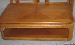Maple
Coffee Table:&nbsp; 50Lx30Wx16H (on wheels)
Excellent condition
&nbsp;