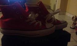 Size 4 they are red and are high tops they look brand new used once