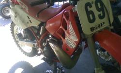 89 honda cr250r rebuilt motor great plastic, tires about 70% no time to ride anymore