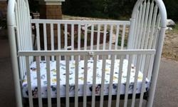 White crib with matress included.&nbsp; My son outgrew it a few months ago and now in toddler bed.&nbsp; Both sides slide down.&nbsp; Heavy plastic&nbsp;material.&nbsp;