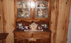 TABLE WITH LEAF AND 4 CHAIRS. HUTCH TO MATCH.VERY NICE SHAPE.
$1900.00 NEW-- ASKING $800.00 FIRM.
330-889-3234 AFTER 5PM