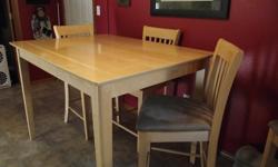 Great Dinning /Kitchen table with hidden leaf under table top. Seats up to 8 people comes with 6 chairs.
Chair seats are a micro fiber peanut butter color~ Table is a blonde maple color~
Only used 5 times then became a place to store stuff on!!
Purchased
