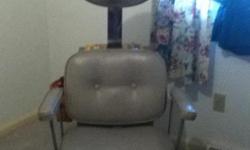 Beauty Solon Dryer Chair - silver grey colored vanyl, runs great
susan.wells93@yahoo.com