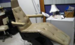 Electric used Dental chair I paid $900.00 3 yrs ago for this chair
I am moving out of state and need to get it sold.
raises up & down&nbsp; lays down or sits up
I use it to do permanent makeup and works great!