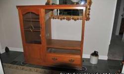 Oak entertainment center for TV, CD and VCR & storage. Like new condition. Pick Up in Salisbury.