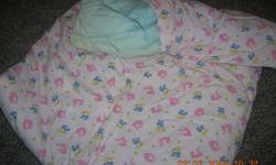Europaen Comforter with Duvet (Cover ) for 6 year Crib or Youth Bed .
Washable ,in nice condition !
See Photo