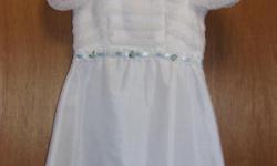 Exquisite First Communion / Easter dress, Puff bodice accented with blue tee roses and blue ribbon, short sleeves.&nbsp; Plain chiffon skirt, blue ribbon carried through to back with streamer. Size 8-l0. Like New.