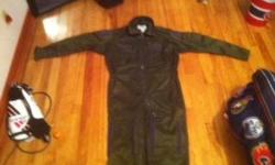Hi am selling my&nbsp;&nbsp;Army green flying suit&nbsp; size XL
Also worn by pilots
&nbsp; I was a flying technician in the para milita
Made by MARCK FRANCE
it is made of fire retardant mataerial
very comfortable and meets the CAA STANDARDS
has