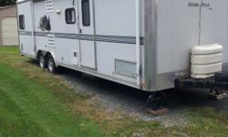 o4 Forest River Toy Hauler, 32',&nbsp;dual axle, full hookup,&nbsp;sleeps 4-6, full bath with shower, AC, microwave ,stove, refg, double sink,
duaL propane tanks, electric hitch jack,