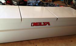 Delta white painted full size p/up tool box . Like brand new. Very nice