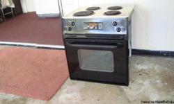 electric 4 burner range/oven
self cleaning oven
color BISK
Excelent condition - 27 inch