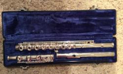 Like new condition flute with solid silver head and B-flat foot. &nbsp;Retails for $1500 and mine is in like new condition. &nbsp;Nice gift for the more serious flute player.&nbsp;Please call Hope for more information. &nbsp;I only deal with people in