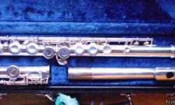 Gently used gemeinhardt flute. Recently cleaned and new finger pads. Valued at $540 . Great for beginners and intermediate players. Sound quality is rich but bright, very clear and easy to hear. Comes with case.
