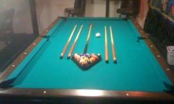 8ft slat pool table in great condition new balls 4 new cues and a bridge, cover and a 3 spot pool light new this is a very good deal you won't find another for the price wow