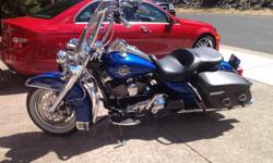 Beautiful Harley!!&nbsp; Better than new..&nbsp; Just barely broke in with only 2,500 miles on it !!!&nbsp; Lots of chrome and after market accessories!&nbsp; Never been laid down, kept in garage.
* Custom seat with removable back rests for both riders.
*
