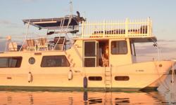 One of a kind 36 foot diesel powered 1985 Holiday Mansion houseboat aft cabin coastal barracuda is for sale. Turn key ready.&nbsp;
Two roof top decks can be used for partying or wildlife viewing.&nbsp; The rear roof top deck is shaded by a custom made