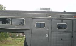 28 ft goose neck
4 horse slant-trailer/4 saddle tack compartment
Sandblast/gray
w/sleeper and a/c