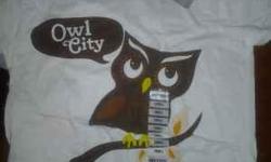 Hi I am selling a brand new owl city band shirt for 10$
I paid 20$ its womens size small has tag and everything
must pick up cash only
TXT ONLY NO CALLS (424)625-2360